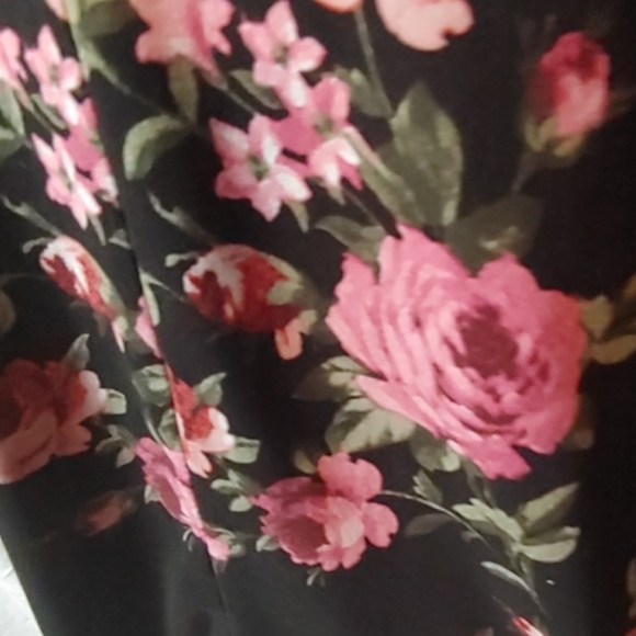 Threads Studio blouse. - Picture 6 of 7